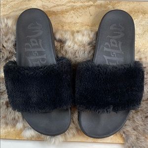 ☀️Mad Love Faux Fur Sliders